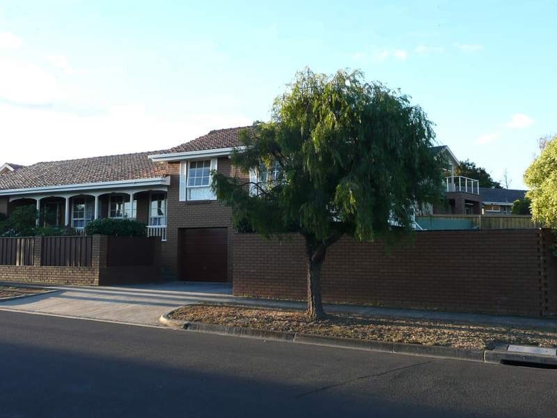 1 Berkley Court, Glen Waverley VIC 3150