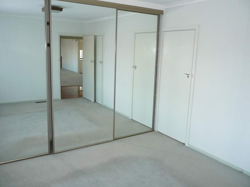 1 Berkley Court, Glen Waverley VIC 3150