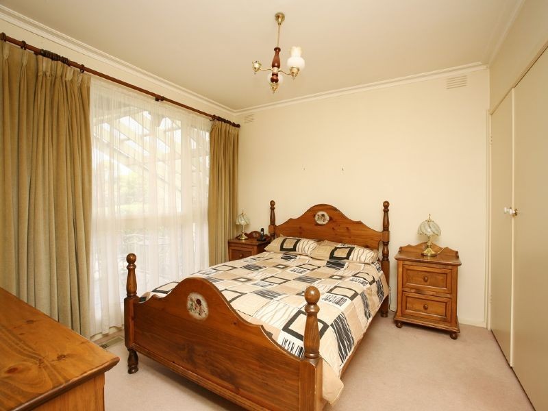 27 Darnley Grove, Wheelers Hill VIC 3150