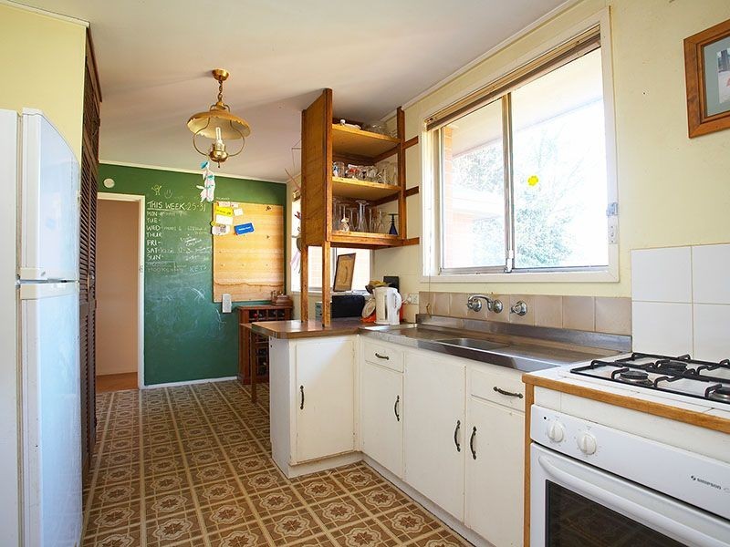 16 Tamala Avenue, Notting Hill VIC 3168