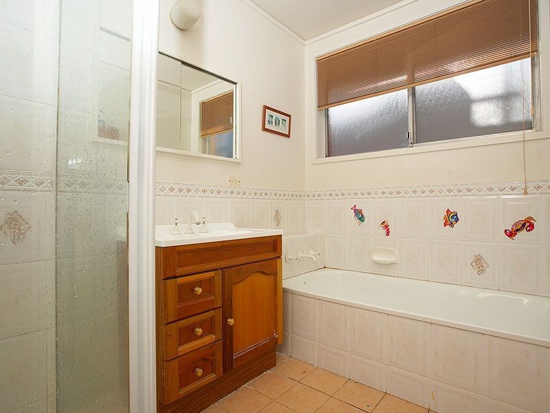 16 Tamala Avenue, Notting Hill VIC 3168