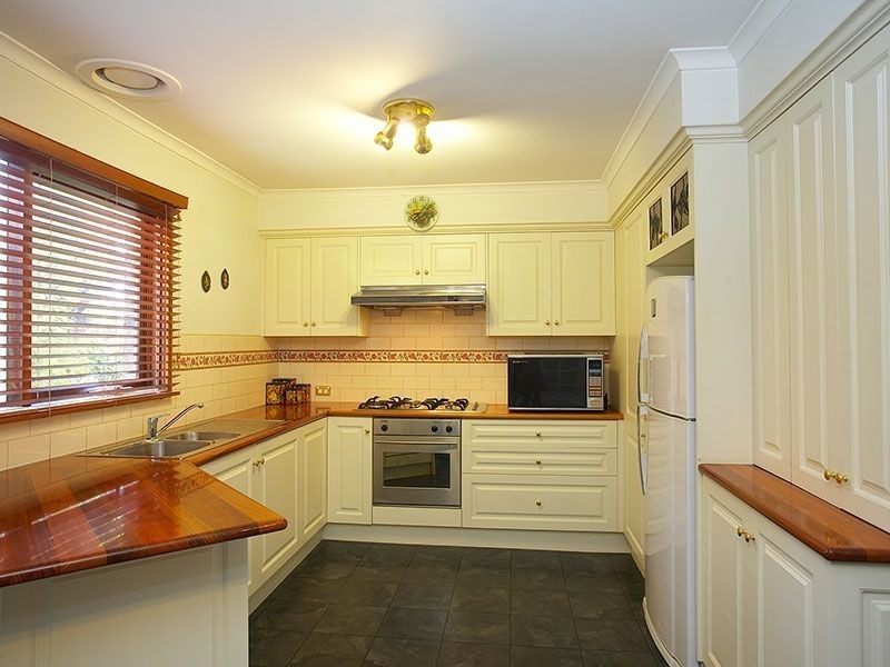 3 Hallows Street, Glen Waverley VIC 3150