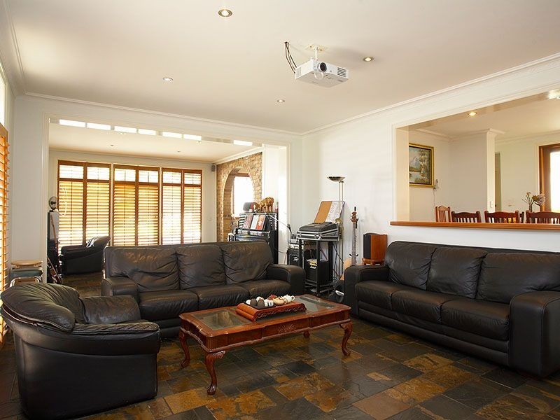18 Ajax Drive, Wheelers Hill VIC 3150