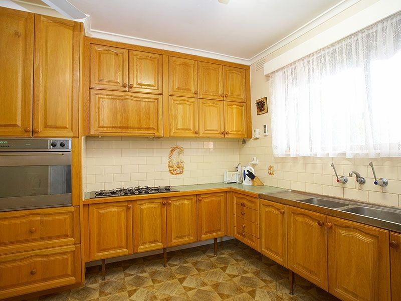 33 Palmbeach Crescent, Mount Waverley VIC 3149