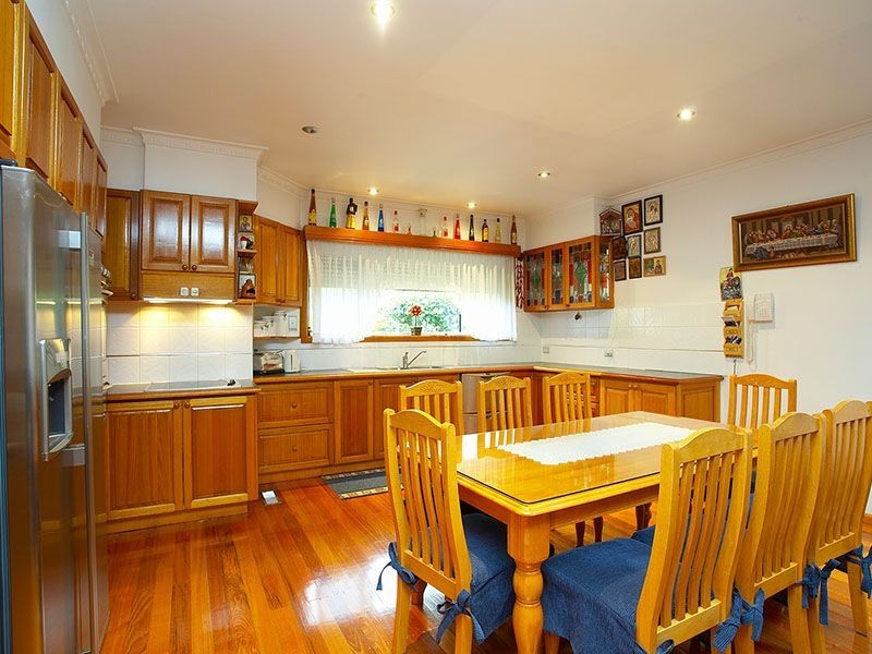 8 Hunter Street, Glen Waverley VIC 3150