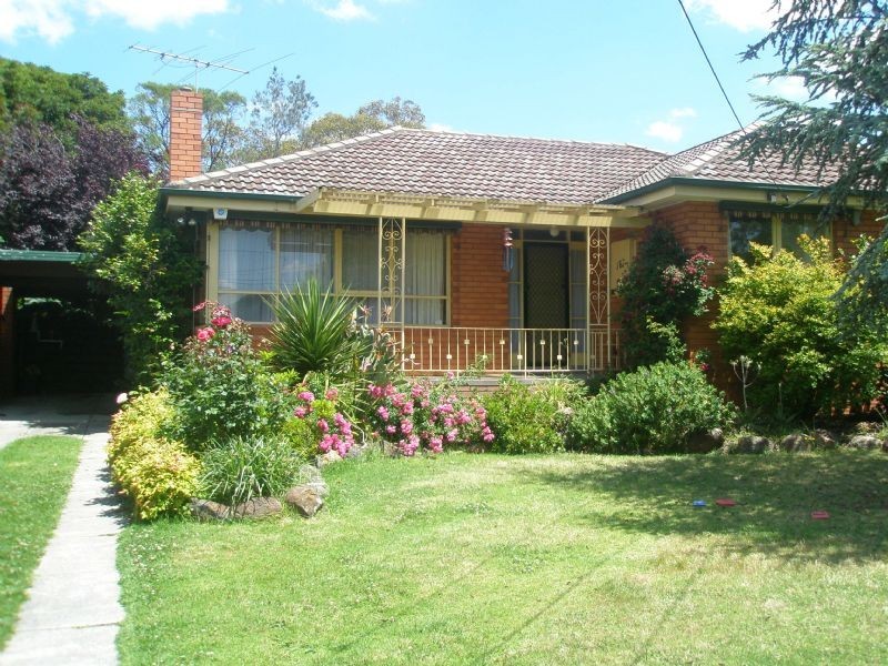 16 Golden Grove, Glen Waverley VIC 3150