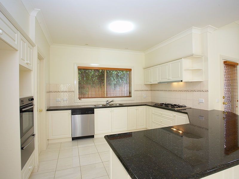 34 Arlington Drive, Glen Waverley VIC 3150