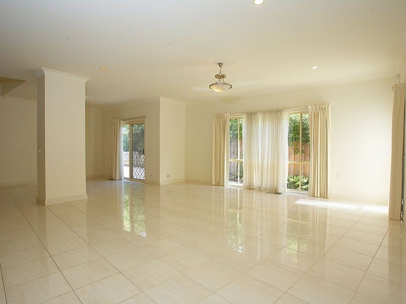 34 Arlington Drive, Glen Waverley VIC 3150