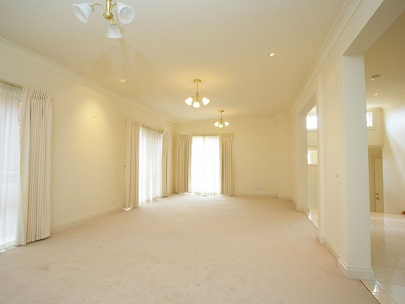 34 Arlington Drive, Glen Waverley VIC 3150