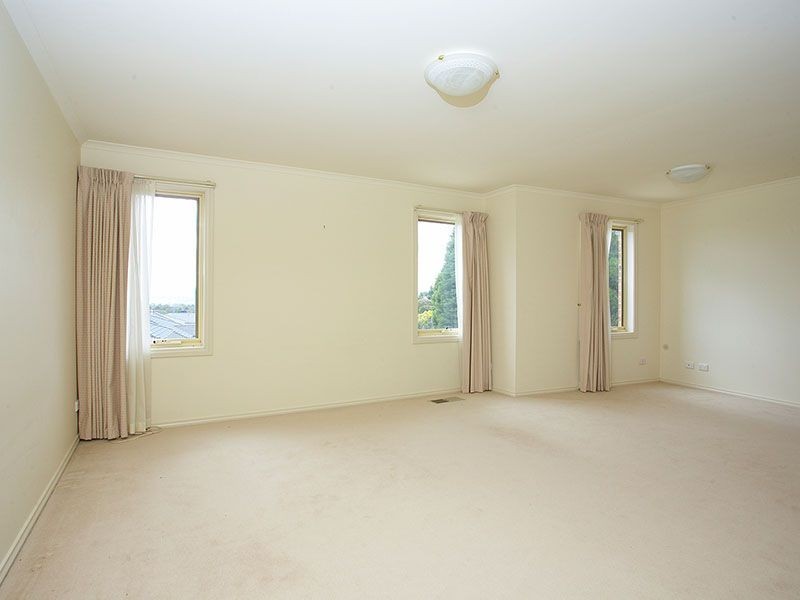 34 Arlington Drive, Glen Waverley VIC 3150