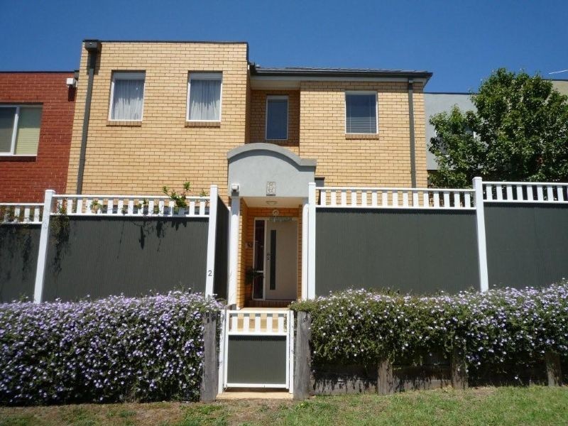 2/18 Tulloch Grove, Glen Waverley VIC 3150