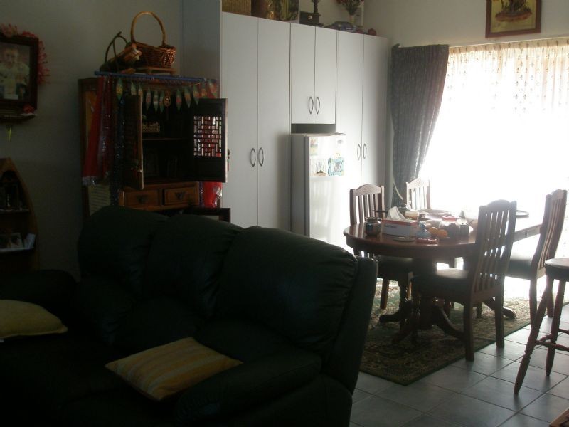 2/18 Tulloch Grove, Glen Waverley VIC 3150