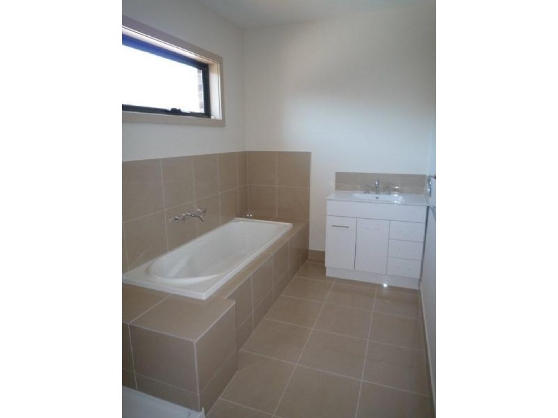 4/31-33 Canberra Avenue, Patterson Lakes VIC 3197