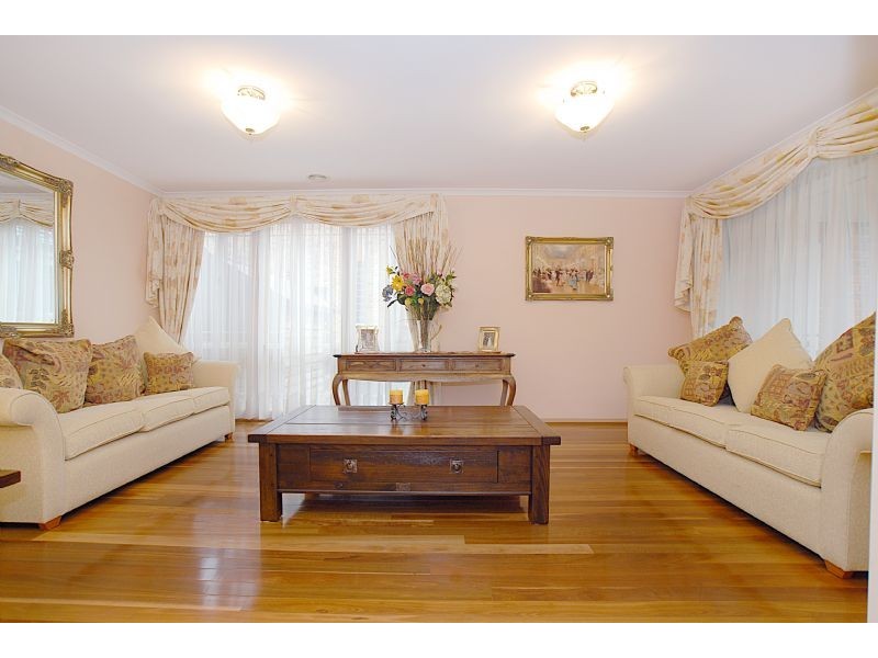 12 James West Street, Glen Waverley VIC 3150