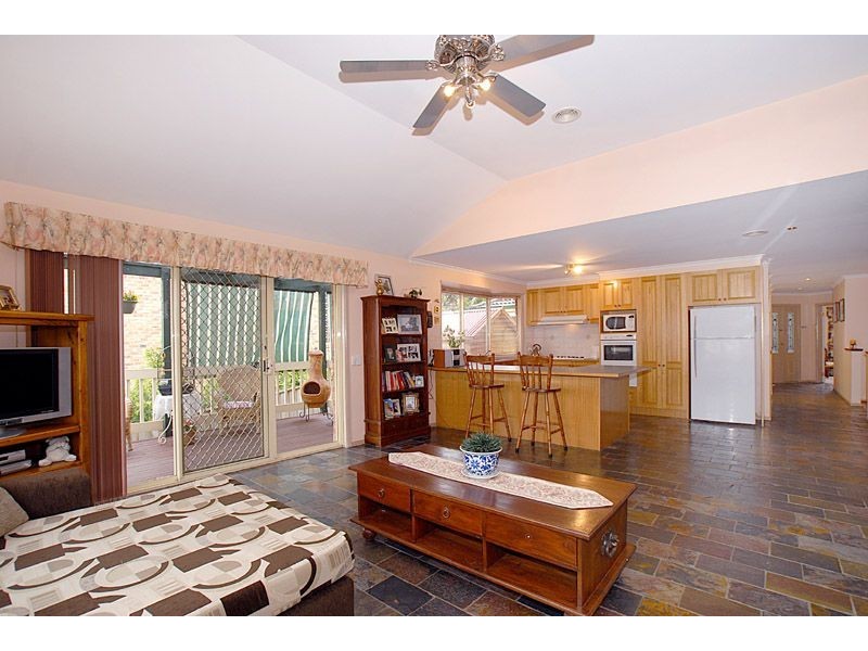 12 James West Street, Glen Waverley VIC 3150