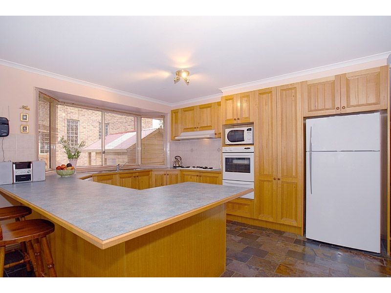 12 James West Street, Glen Waverley VIC 3150