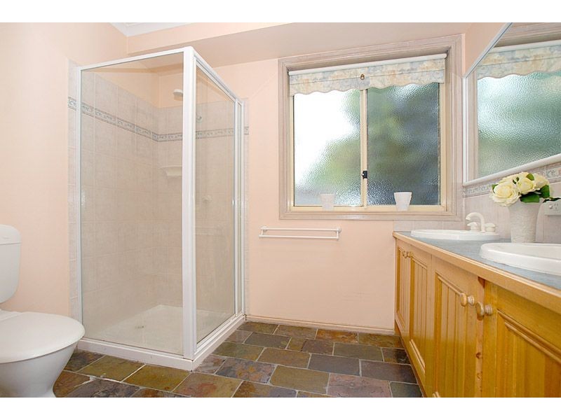 12 James West Street, Glen Waverley VIC 3150