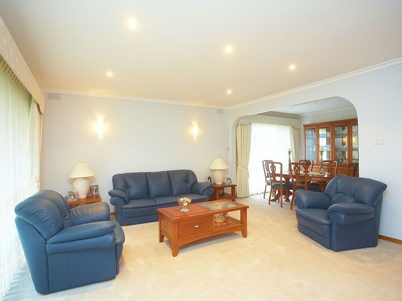 17 Coonawarra Drive, Vermont South VIC 3133