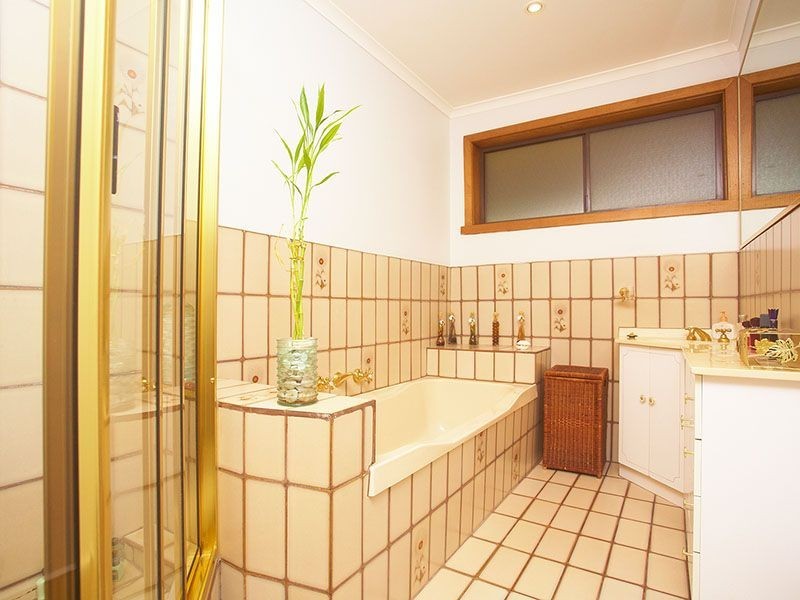 17 Coonawarra Drive, Vermont South VIC 3133