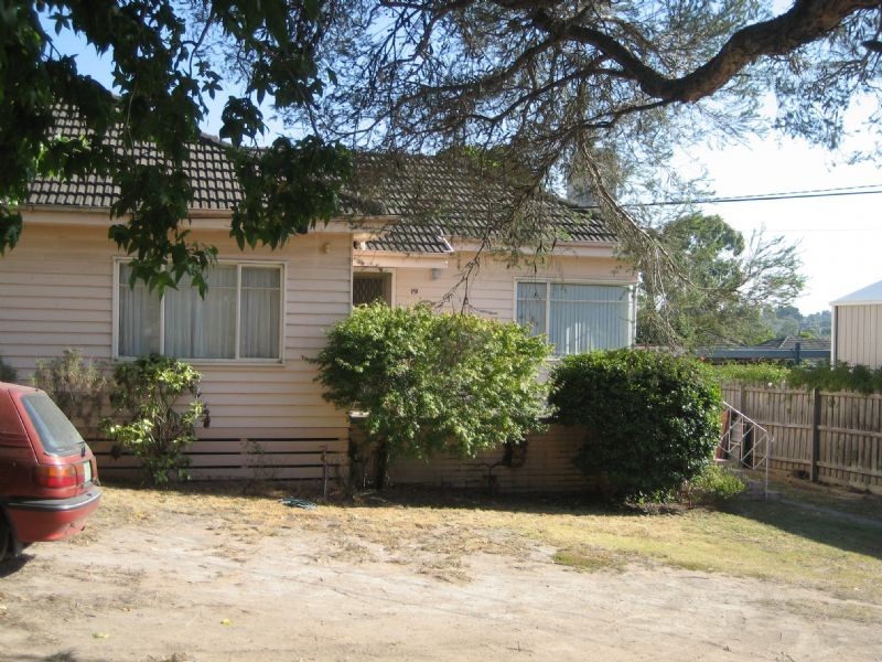19 Montgomery Avenue, Mount Waverley VIC 3149