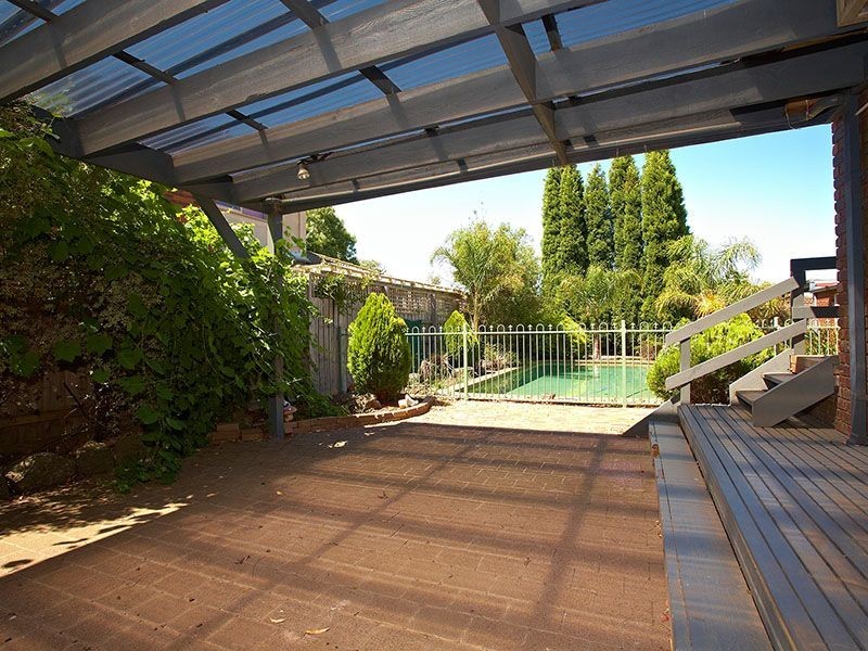 22 Amblecote Crescent, Mulgrave VIC 3170