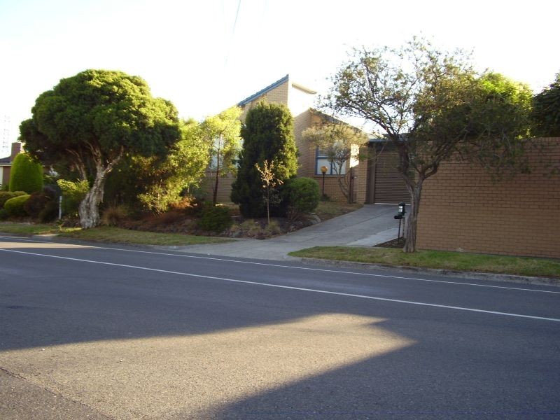 109 Whites Lane, Glen Waverley VIC 3150