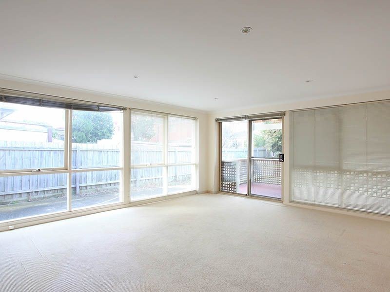 90 Ivanhoe Street, Glen Waverley VIC 3150