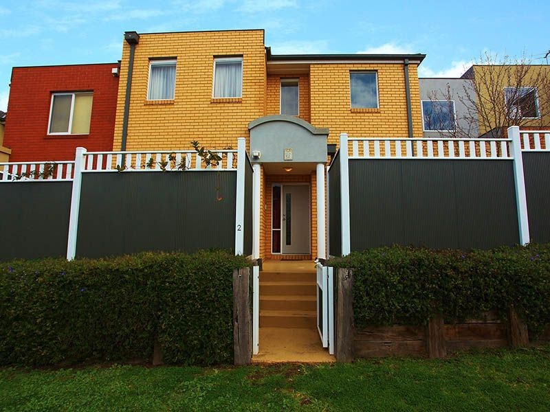 2/18 Tulloch Grove, Glen Waverley VIC 3150