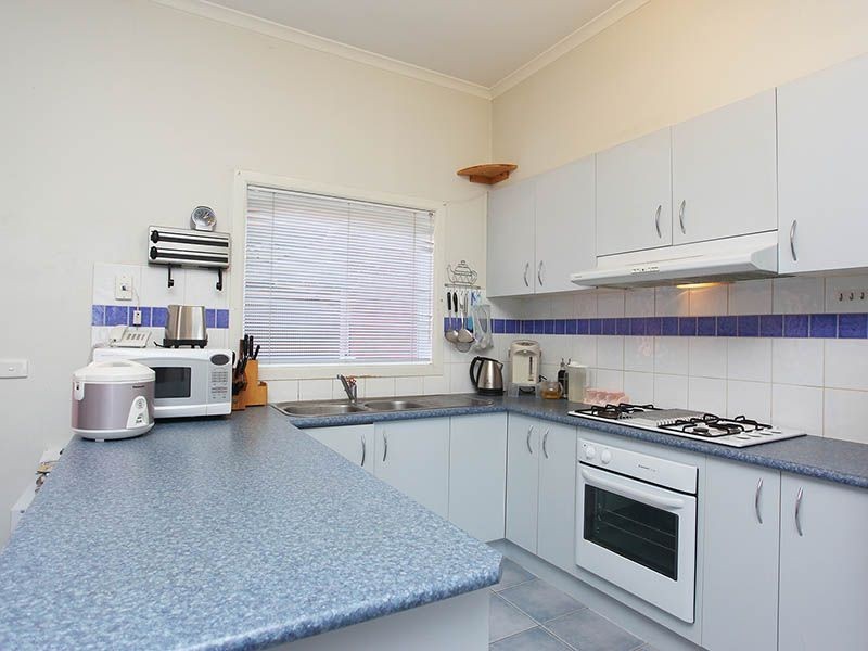 2/18 Tulloch Grove, Glen Waverley VIC 3150