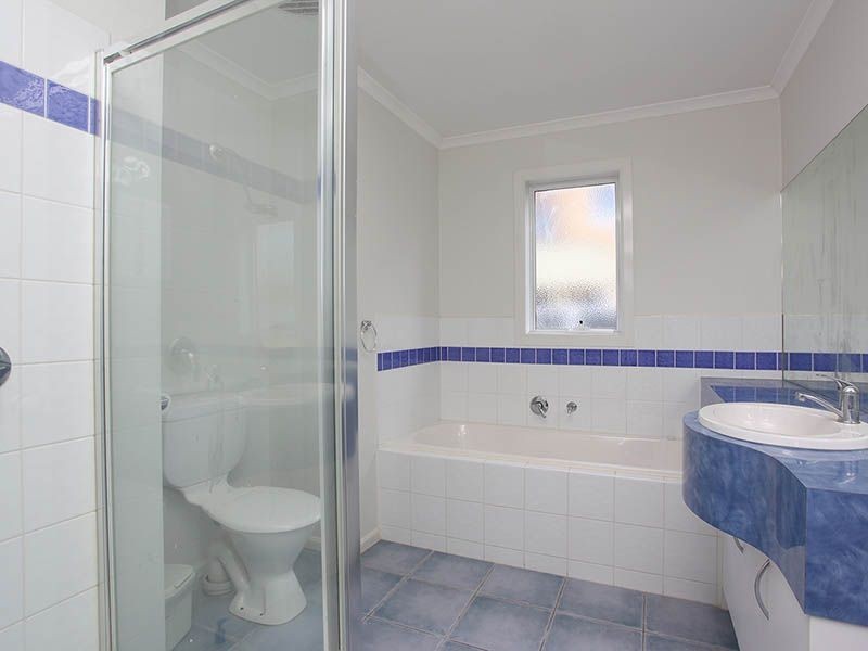 2/18 Tulloch Grove, Glen Waverley VIC 3150