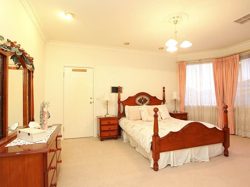 16 Carrington Court, Burwood East VIC 3151