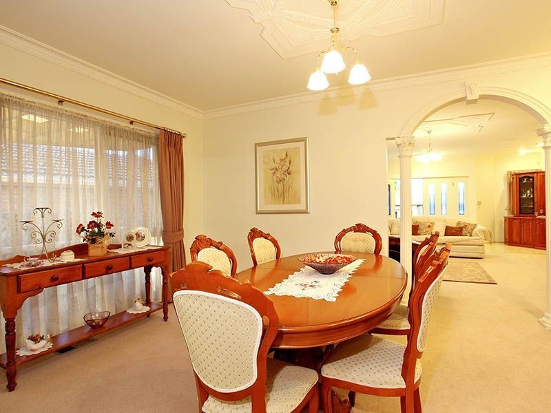 16 Carrington Court, Burwood East VIC 3151