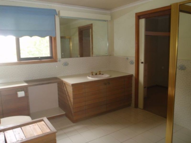 18 Willow Avenue, Mount Waverley VIC 3149