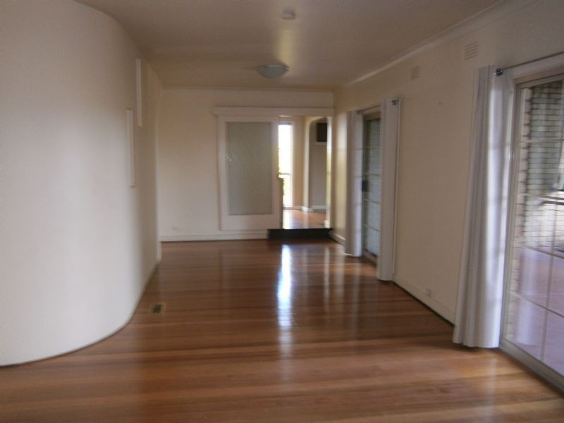 1 Hollygreen Drive, Wheelers Hill VIC 3150