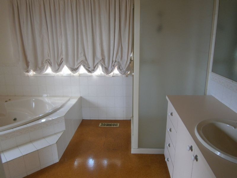 1 Hollygreen Drive, Wheelers Hill VIC 3150