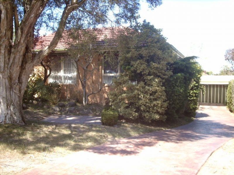 8 Aurisch Avenue, Glen Waverley VIC 3150