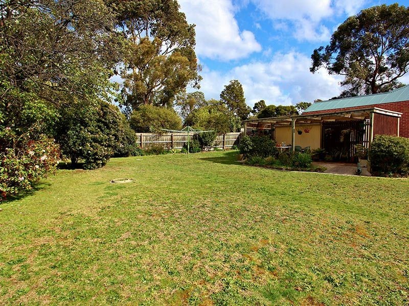 24 Munro Avenue, Mount Waverley VIC 3149
