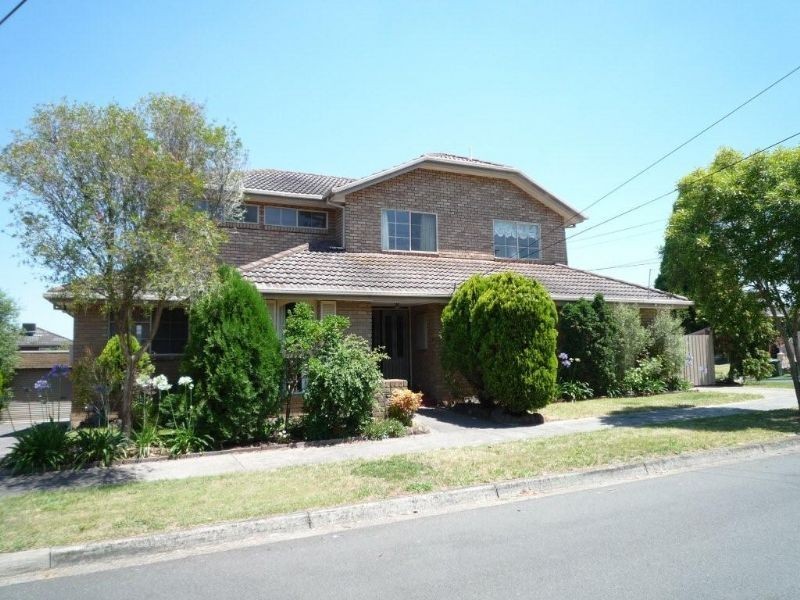 1 Hollygreen Drive, Wheelers Hill VIC 3150
