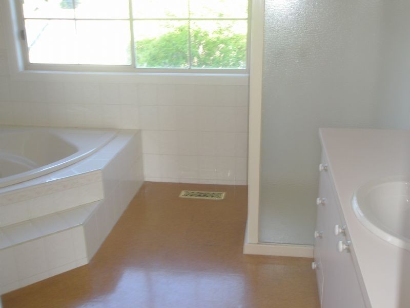 1 Hollygreen Drive, Wheelers Hill VIC 3150