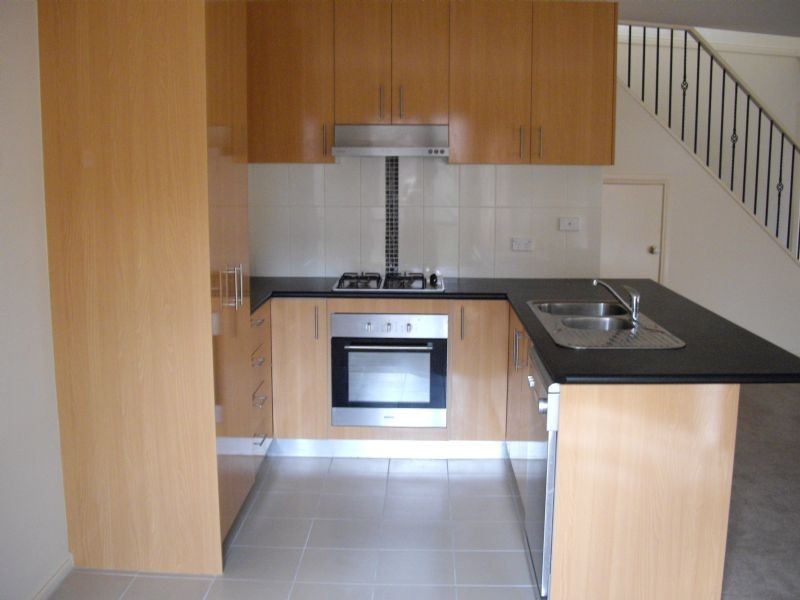 2/17 Avonhurst Drive, Glen Waverley VIC 3150