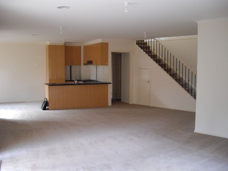 2/17 Avonhurst Drive, Glen Waverley VIC 3150