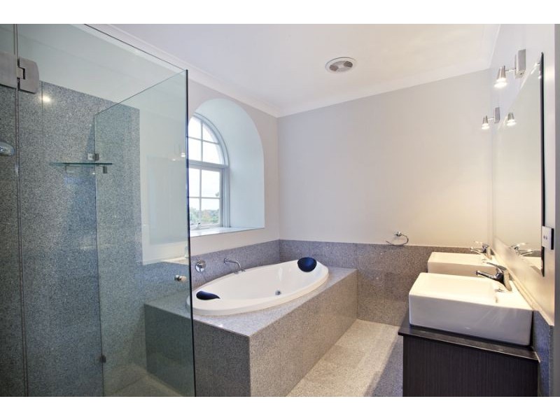 101 Viewmount Road, Glen Waverley VIC 3150