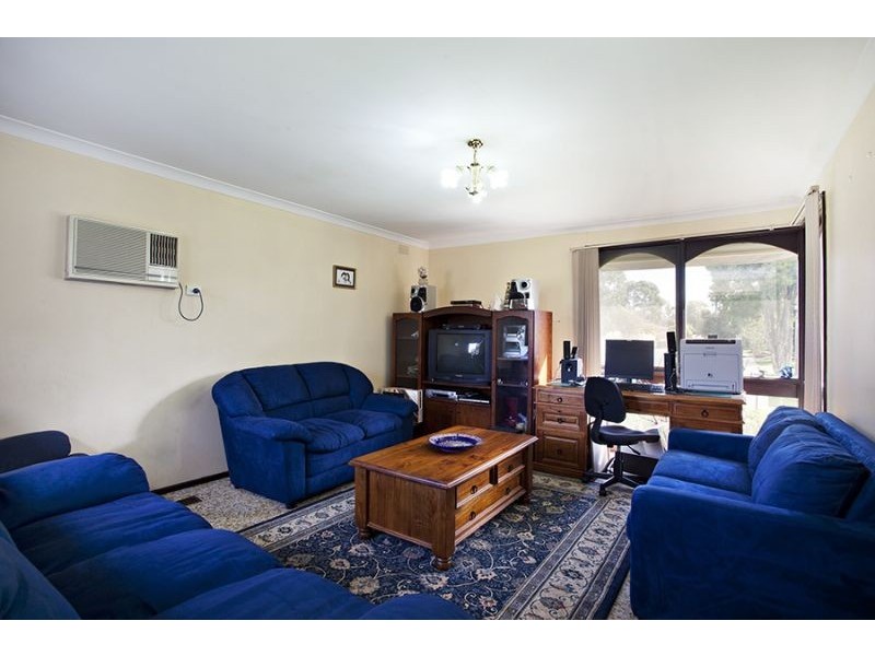 122 King Arthur Drive, Glen Waverley VIC 3150