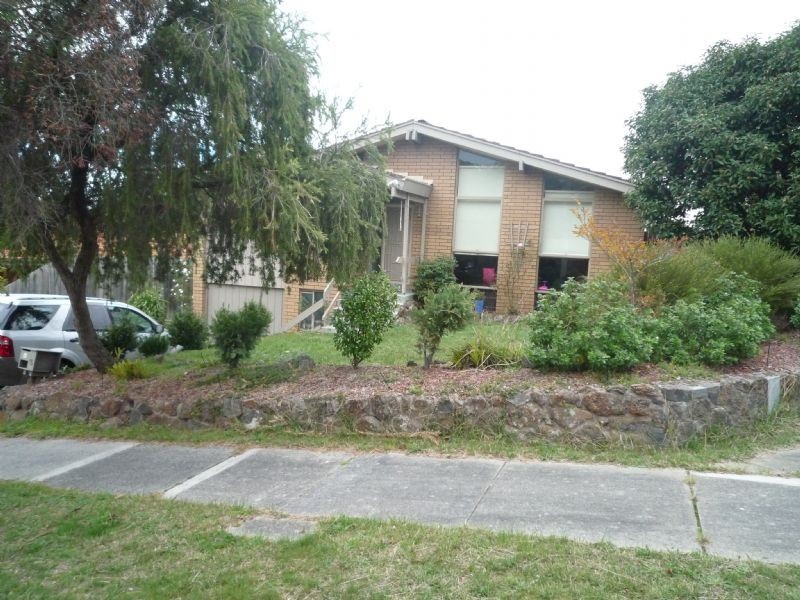 2 Greenham Crescent, Mount Waverley VIC 3149