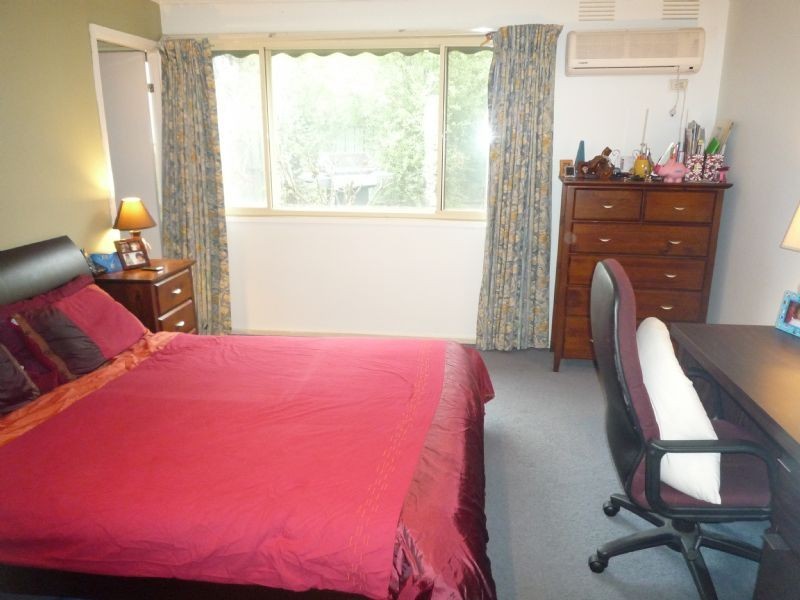 2 Greenham Crescent, Mount Waverley VIC 3149