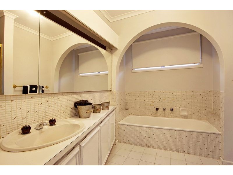 2 Aztec Court, Wheelers Hill VIC 3150