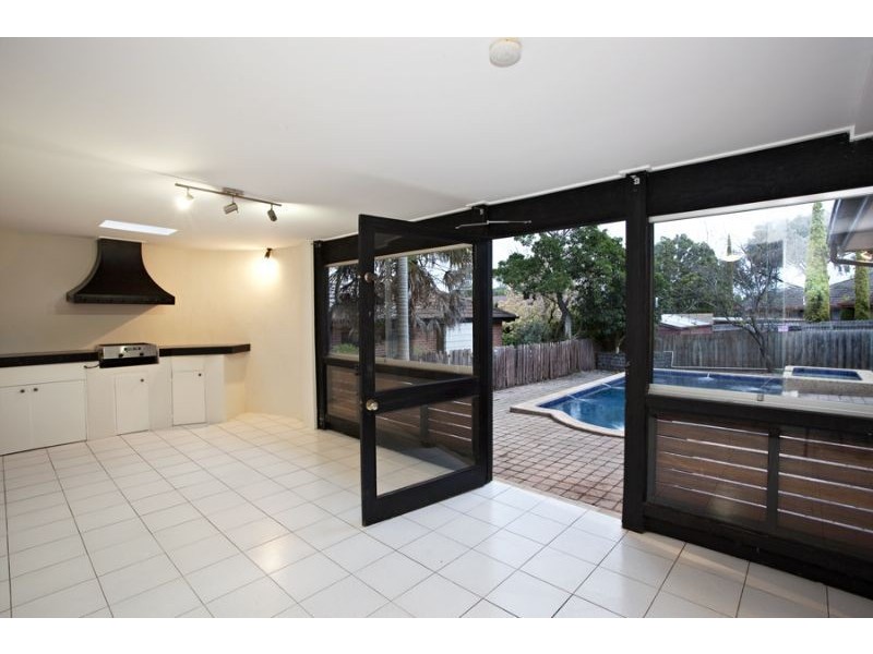 101 Viewmount Road, Glen Waverley VIC 3150
