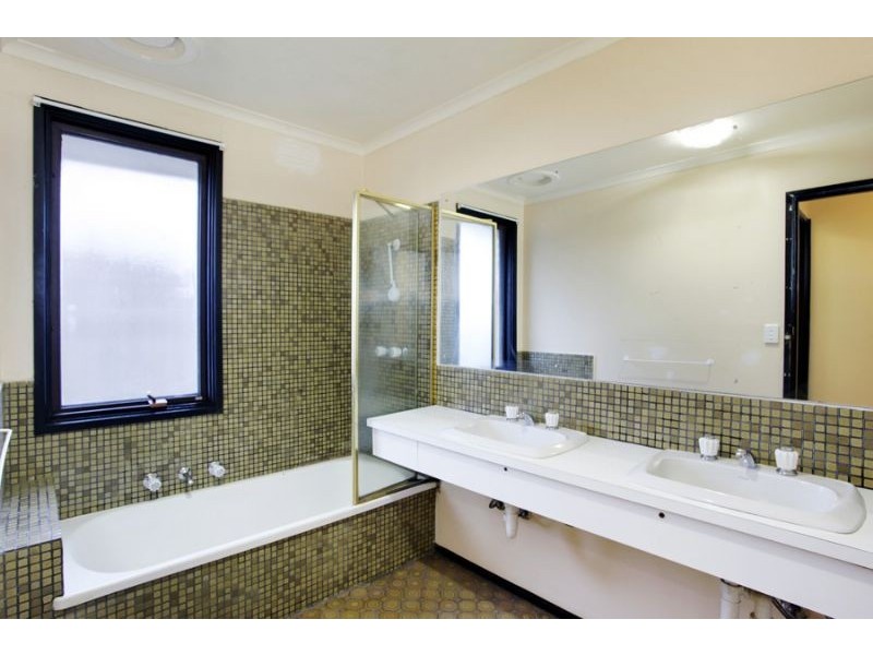 22 Calderwood Avenue, Wheelers Hill VIC 3150