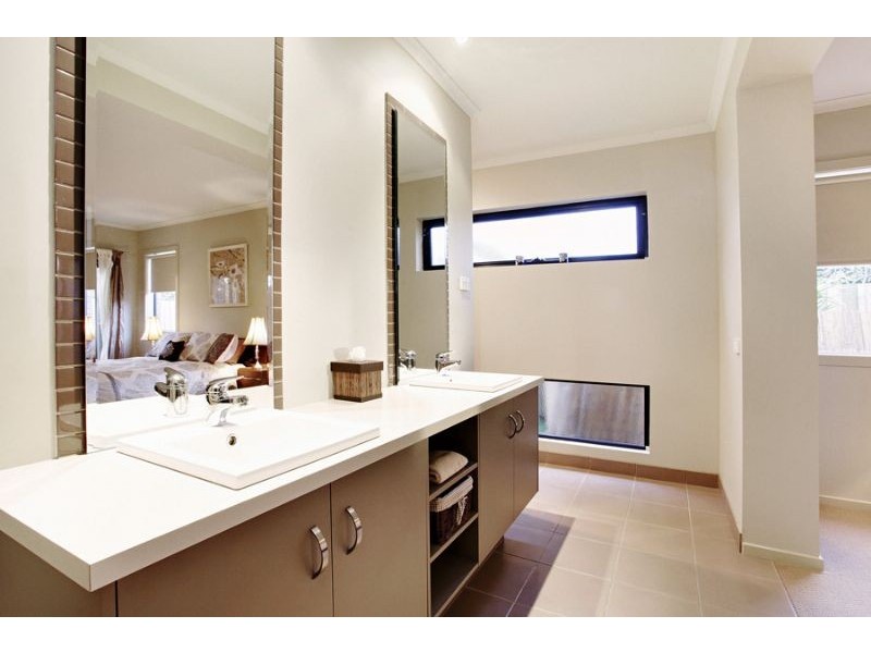 126 Blackburn Road, Glen Waverley VIC 3150