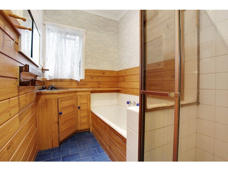 24 Seaview Crescent, Mulgrave VIC 3170